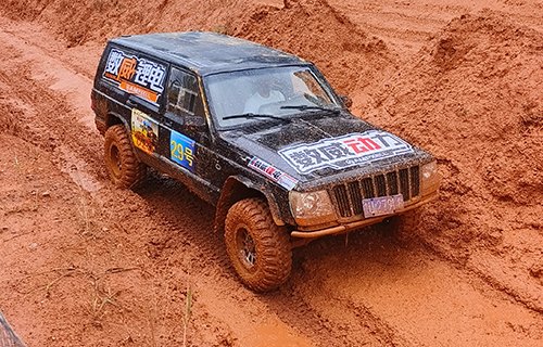 Off-road vehicle competing on the mud course at the Shenzhen Cross-country Invitational
